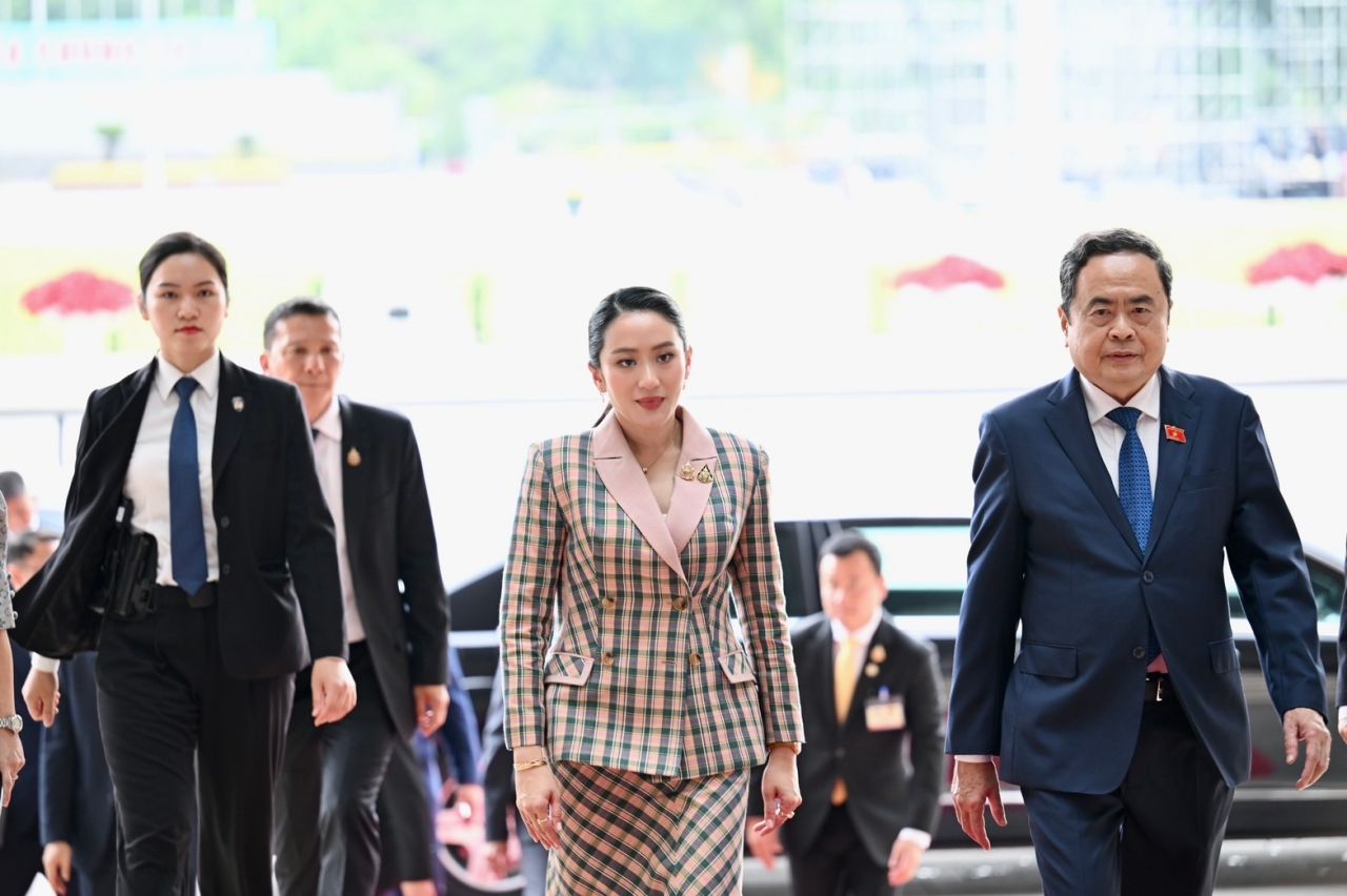 “英克”提议越南举办两国友好城市活动，支持旅游业