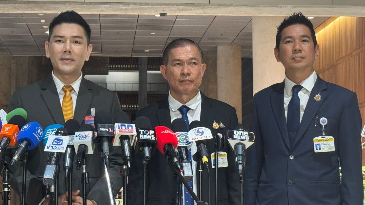 参议院道德委员会决定调查不当行为的议员，以增强公众信心