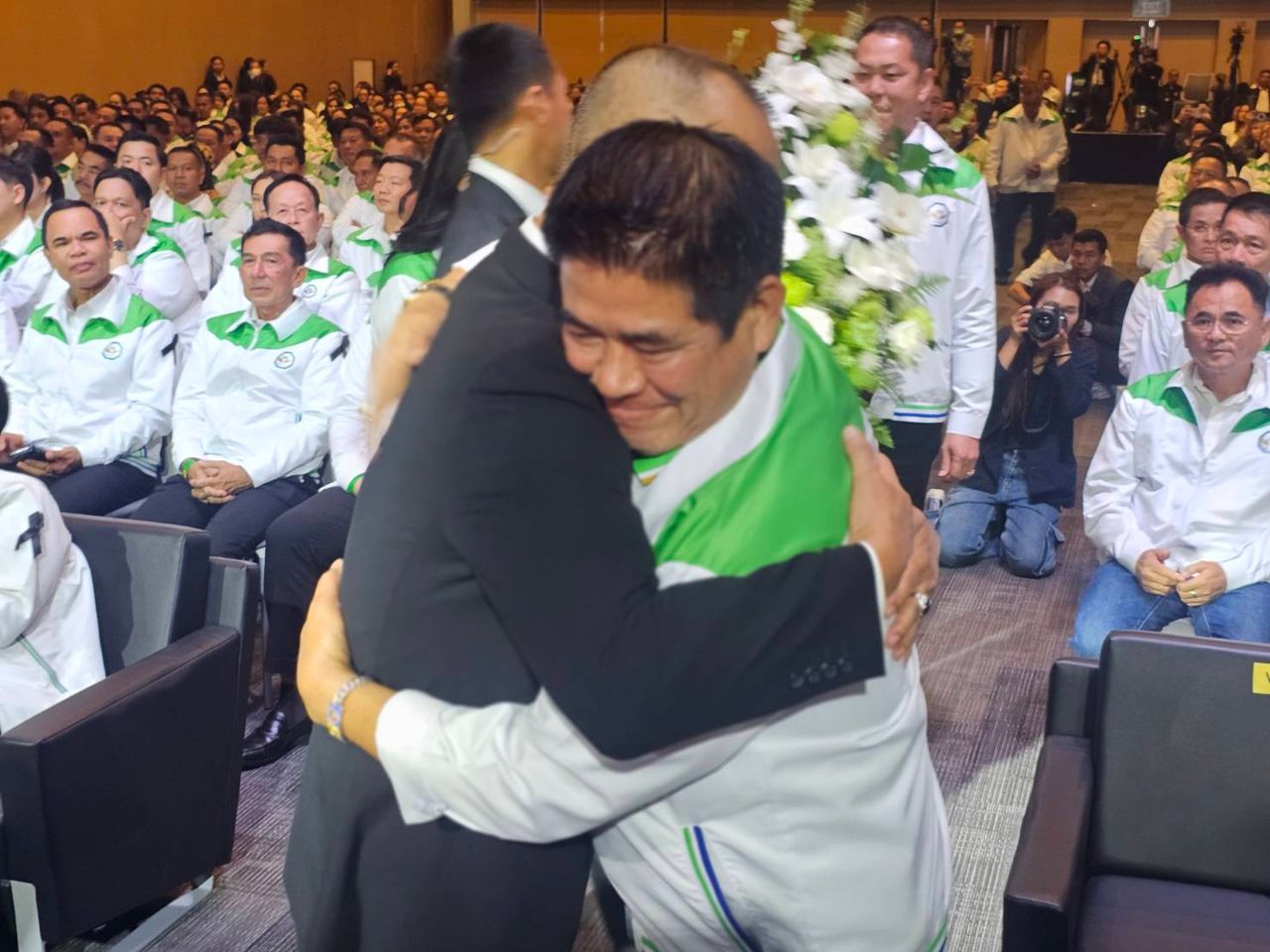 กล้าธรรม 开启新篇章：เฉลิมชัย 欢迎 ธรรมนัส 启动 สส. 候选人提名，ธนกฤต 将参与名单