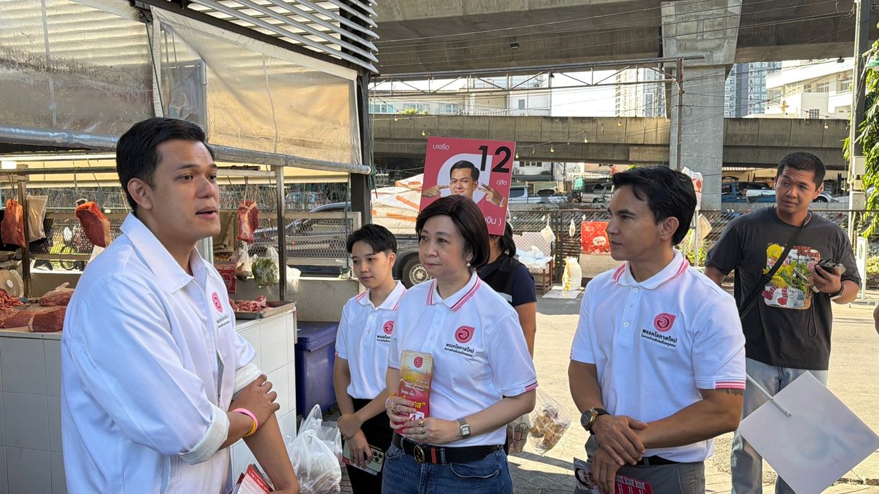 新机遇党进驻邦頌火车市场,为曼谷第7区议员候选人助选,推动社区市场发展政策