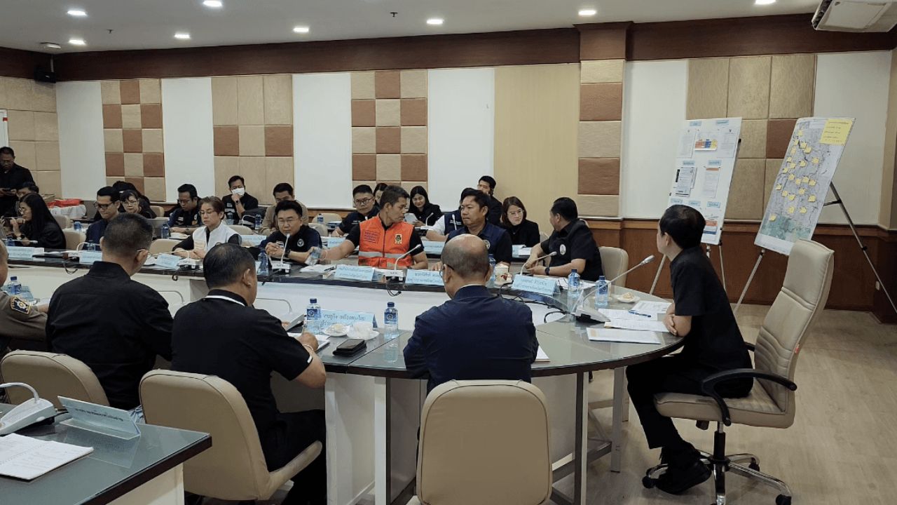 乌隆他尼府边境撤离超过十万人 村民担忧 质疑政府为何在危机中解散议会