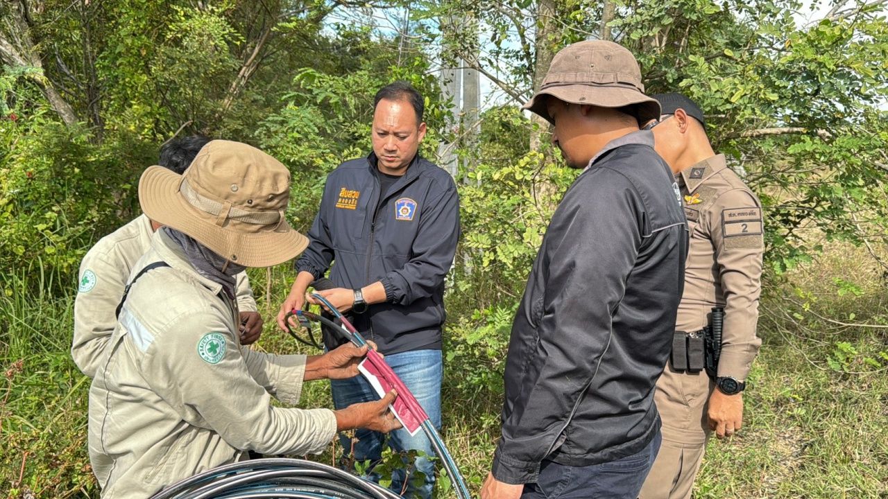 警方切断并标记标签密封,防止网线被盗用至柬埔寨诈骗团伙