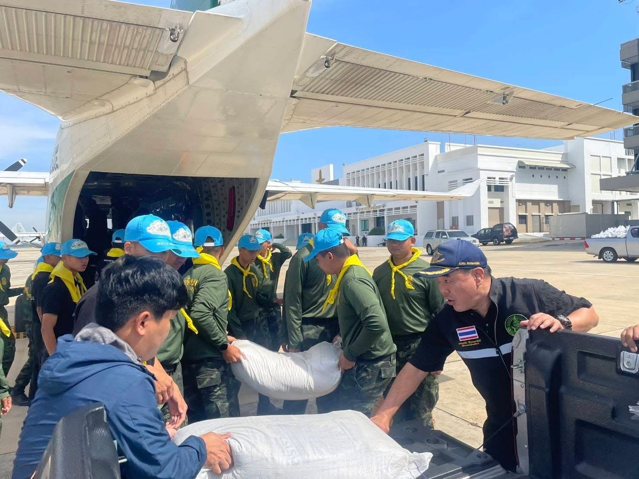 “达姆纳斯”命令农业市场组织紧急调配大米和饮用水，使用皇家雨量测量和农业航空协助合艾居民