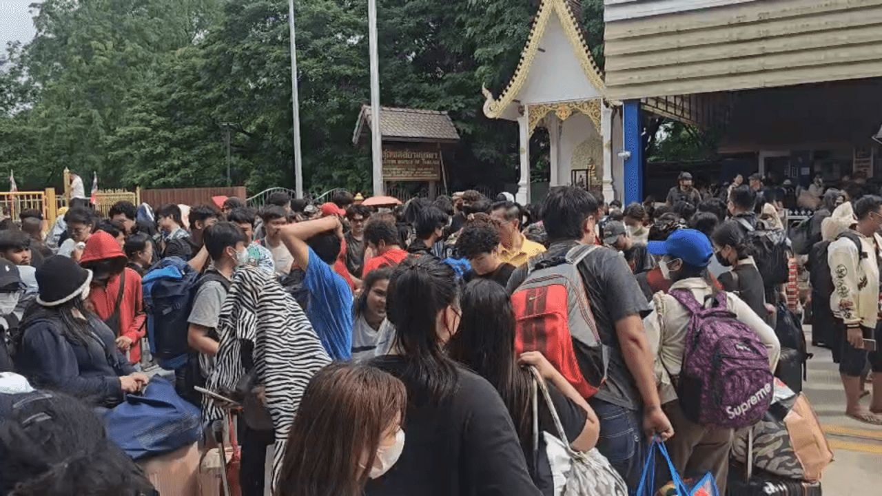 泰国人在波贝纷纷返回，担心边境冲突升级