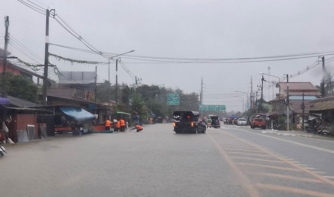 南部洪水危机!泰国国家运输公司暂时暂停南部6条路线的巴士服务