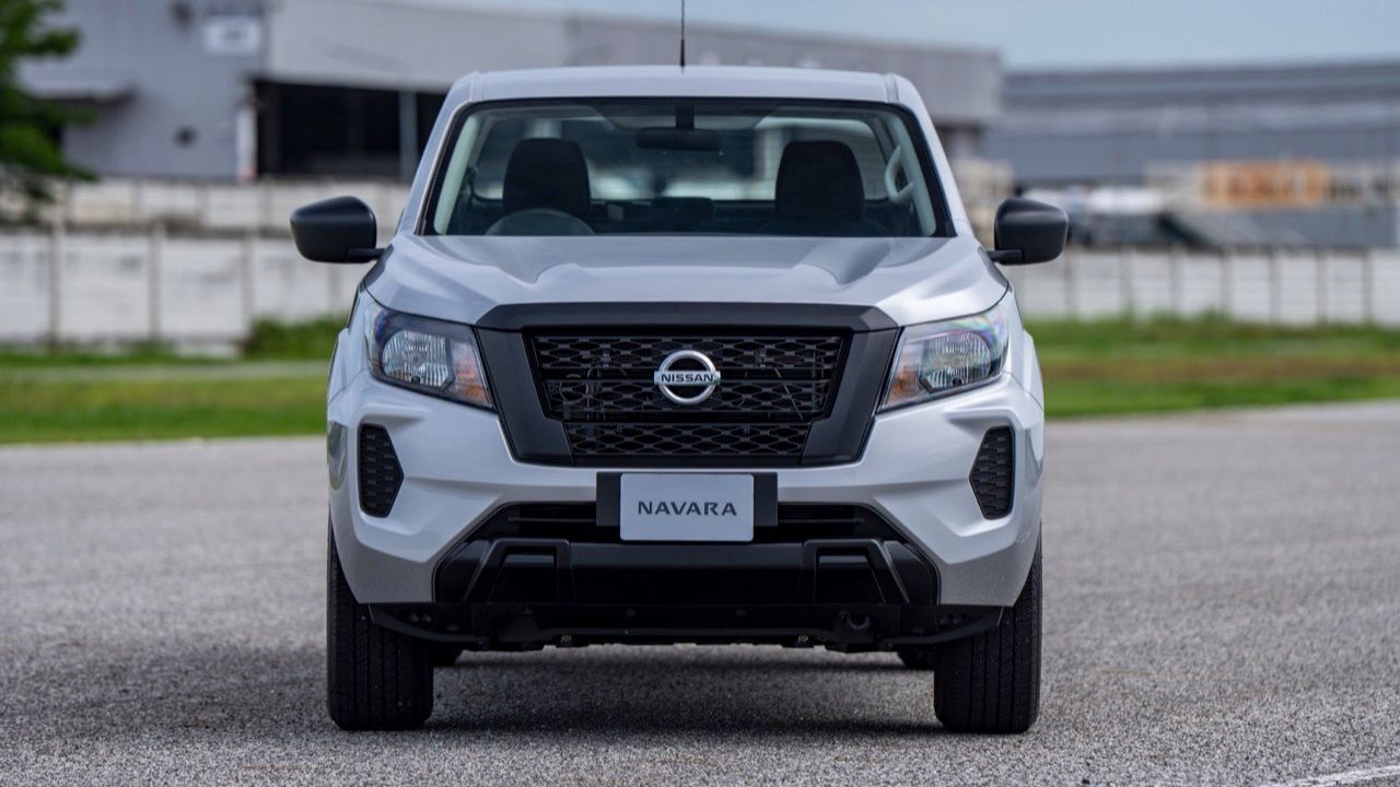 Nissan Navara Calibre SL：轮毂盖却有190马力，同级别高车身四门车型如何？