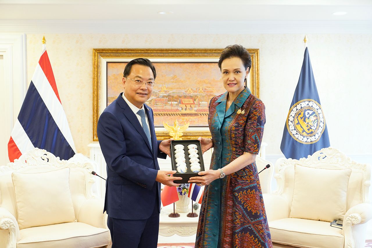 “苏帕吉”与中国大使进行会谈，协助推动泰国农产品，建立可持续贸易合作