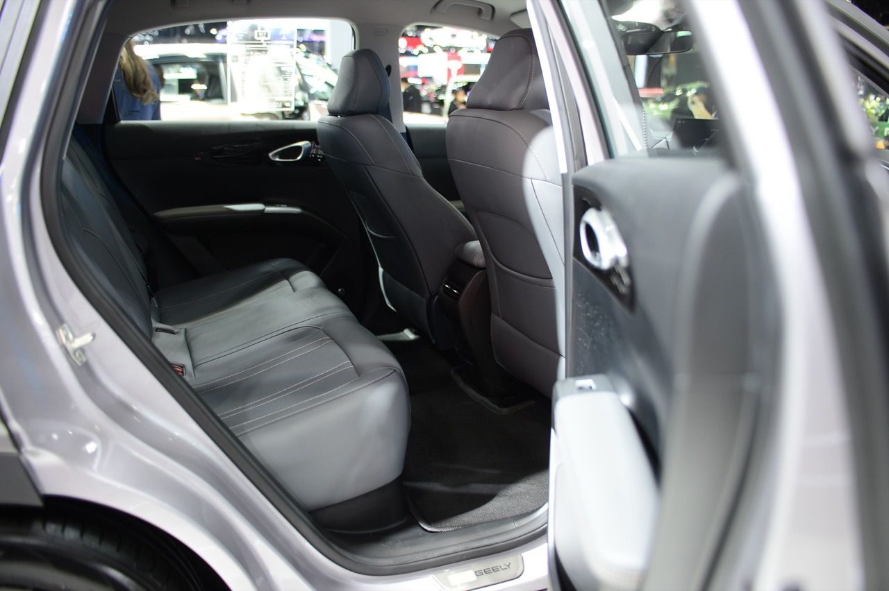 可爱的价格399,000泰铢 GEELY EX2 100%电动掀背车