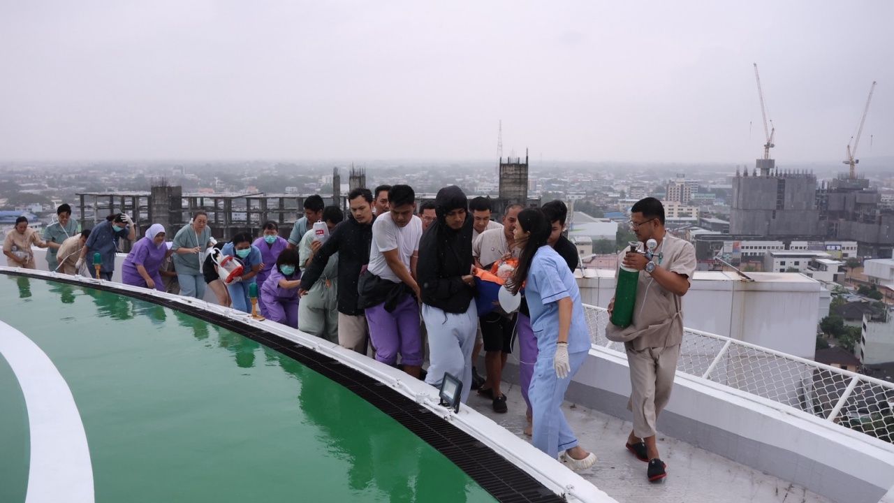 生命急救时刻:紧急病患被直升机送往宋卡医院