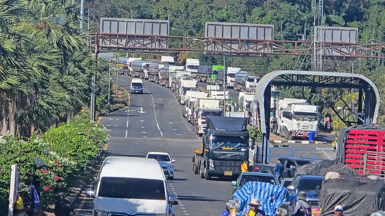 移民局发现油罐车在通梅边境异常增加至100辆,相信通过老挝运往柬埔寨