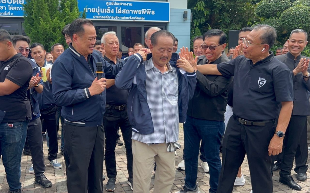 “阿努金” 亲自开启董里大宅 揭示支持泰国骄傲党 “高姆” 强调董里可以转变了