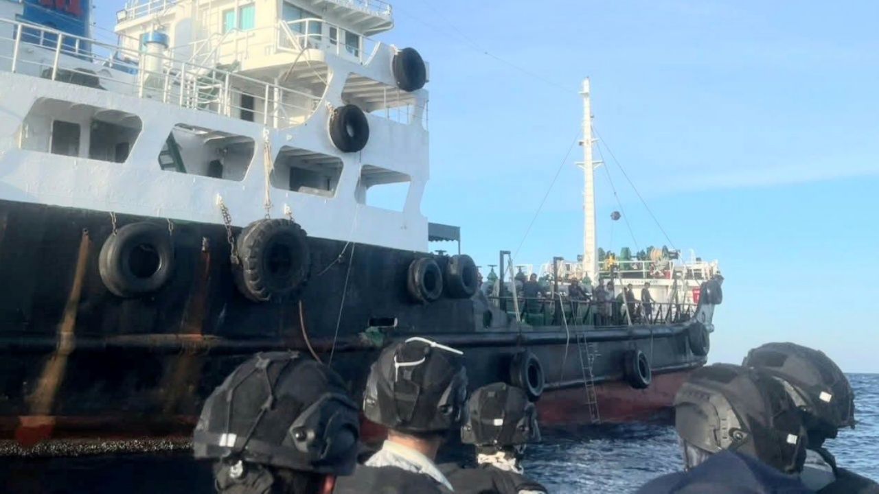 在泰国湾中截获嫌疑油轮，密切检查运输物资到柬埔寨