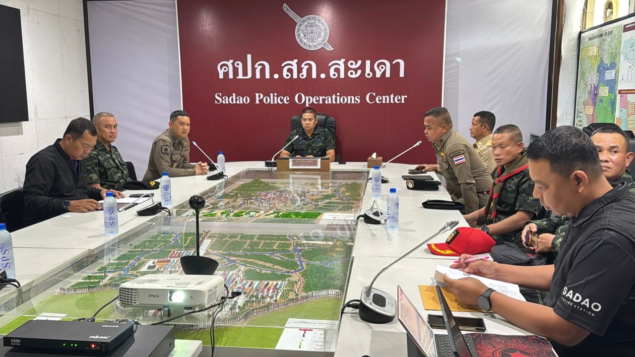 泰国第四军区司令访问边境地区检查被埋无人机，怀疑非法运输用途