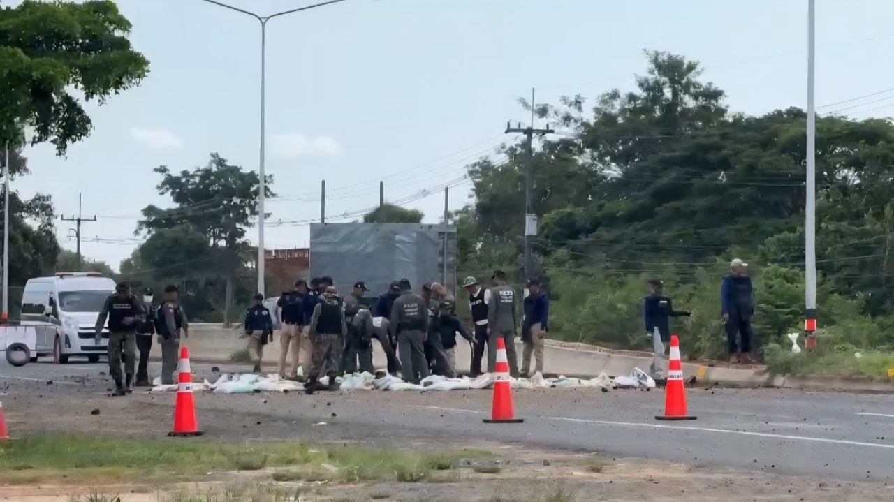 响彻天际的爆炸声：在诗里拉克灭除柬埔寨BM-21火箭弹