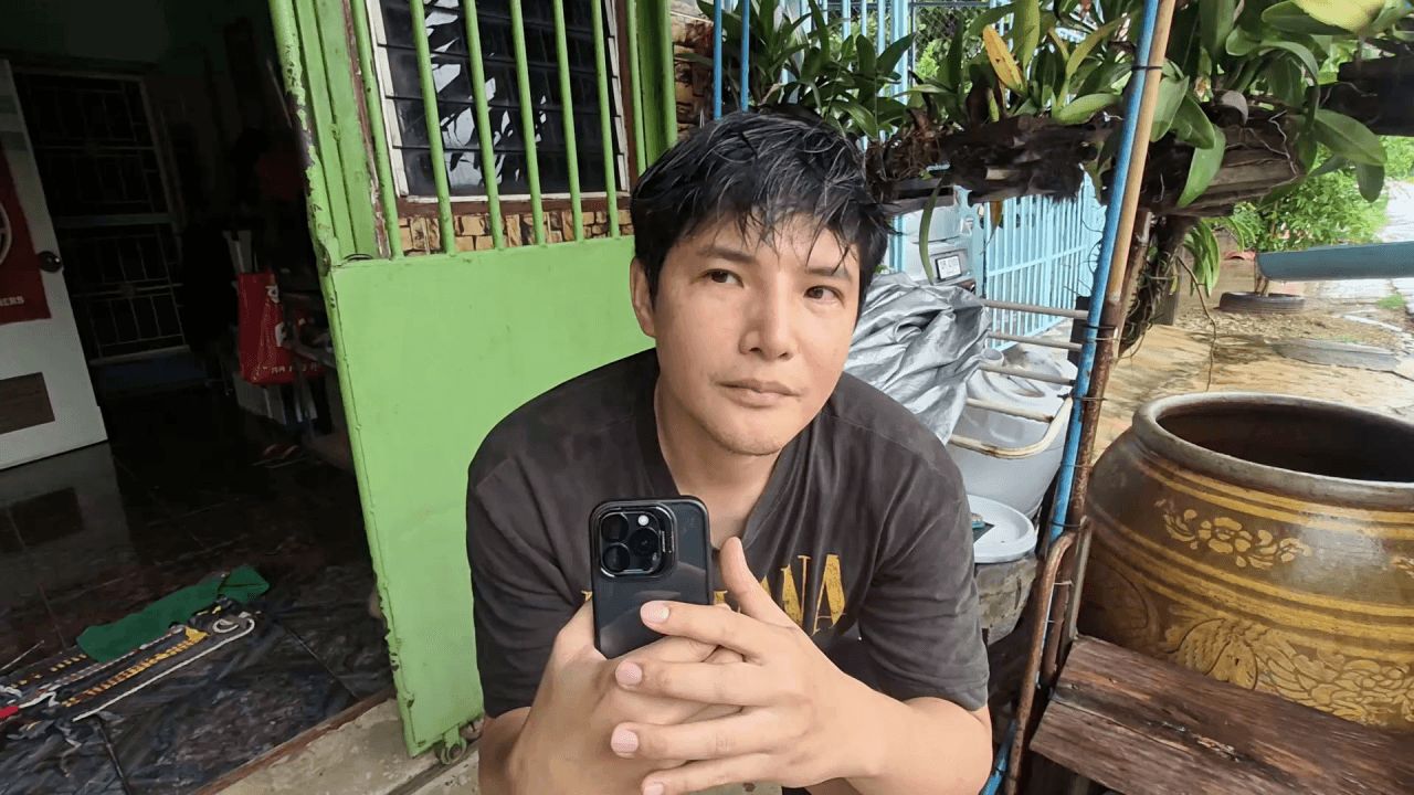 乌隆他尼男子因六旬痴情女子闯入家中求婚而震惊