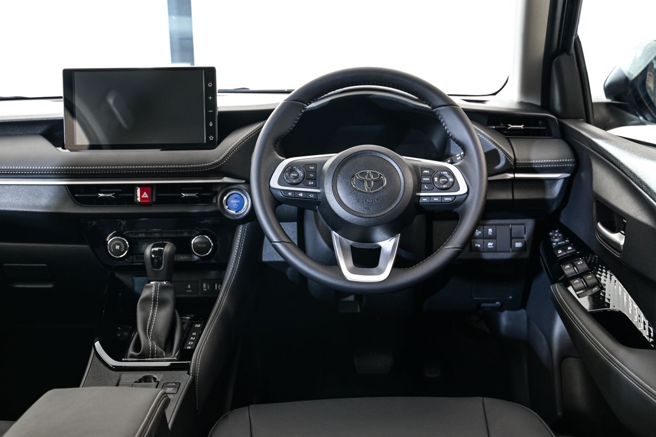试驾评测：Toyota Yaris Ativ HEV 2025 - 节油表现出色，但驾驶乐趣需体验GR Sport