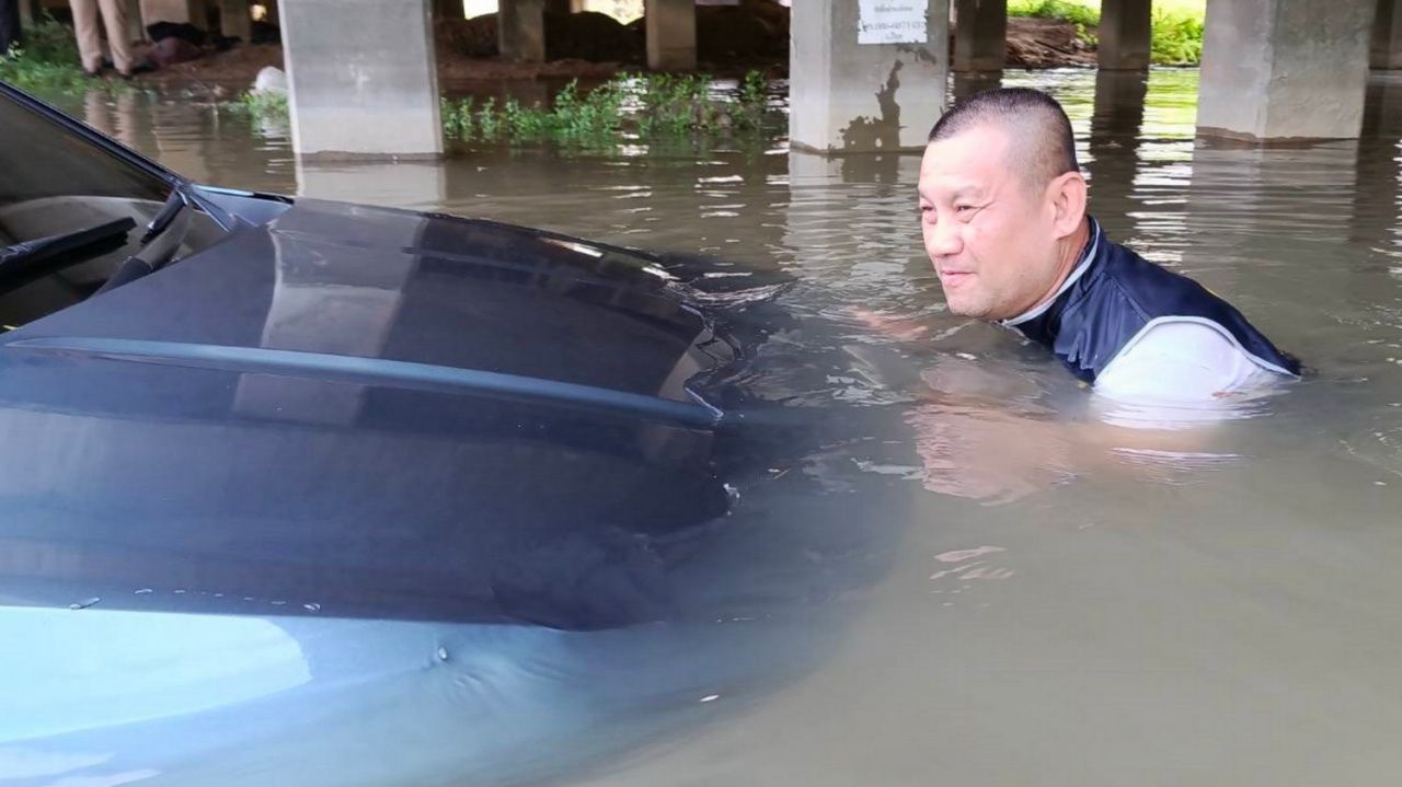 高速公路警察坦言救助5条生命，GPS误导涉水险沉底