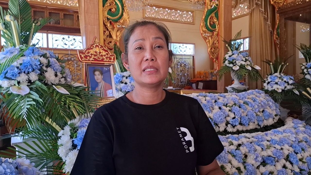母亲悲痛接收年轻工程师遗体，大楼坍塌受害者，透露即使过去数月仍无法释怀