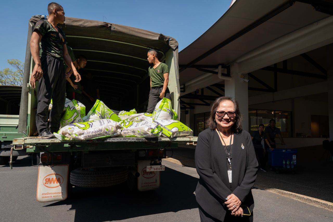 ISB国际学校运送救援物资帮助合艾洪灾