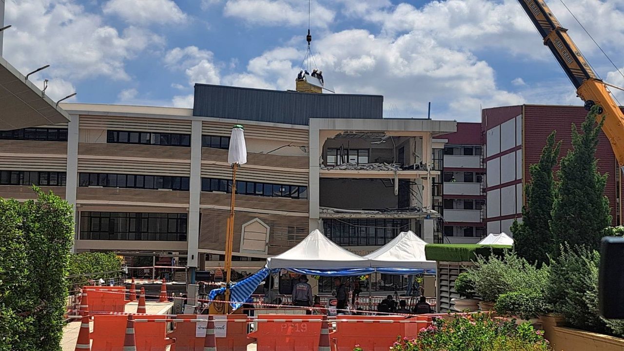 加速拆除三森警察局屋顶结构，以安全为首要考虑，担忧地面下沉