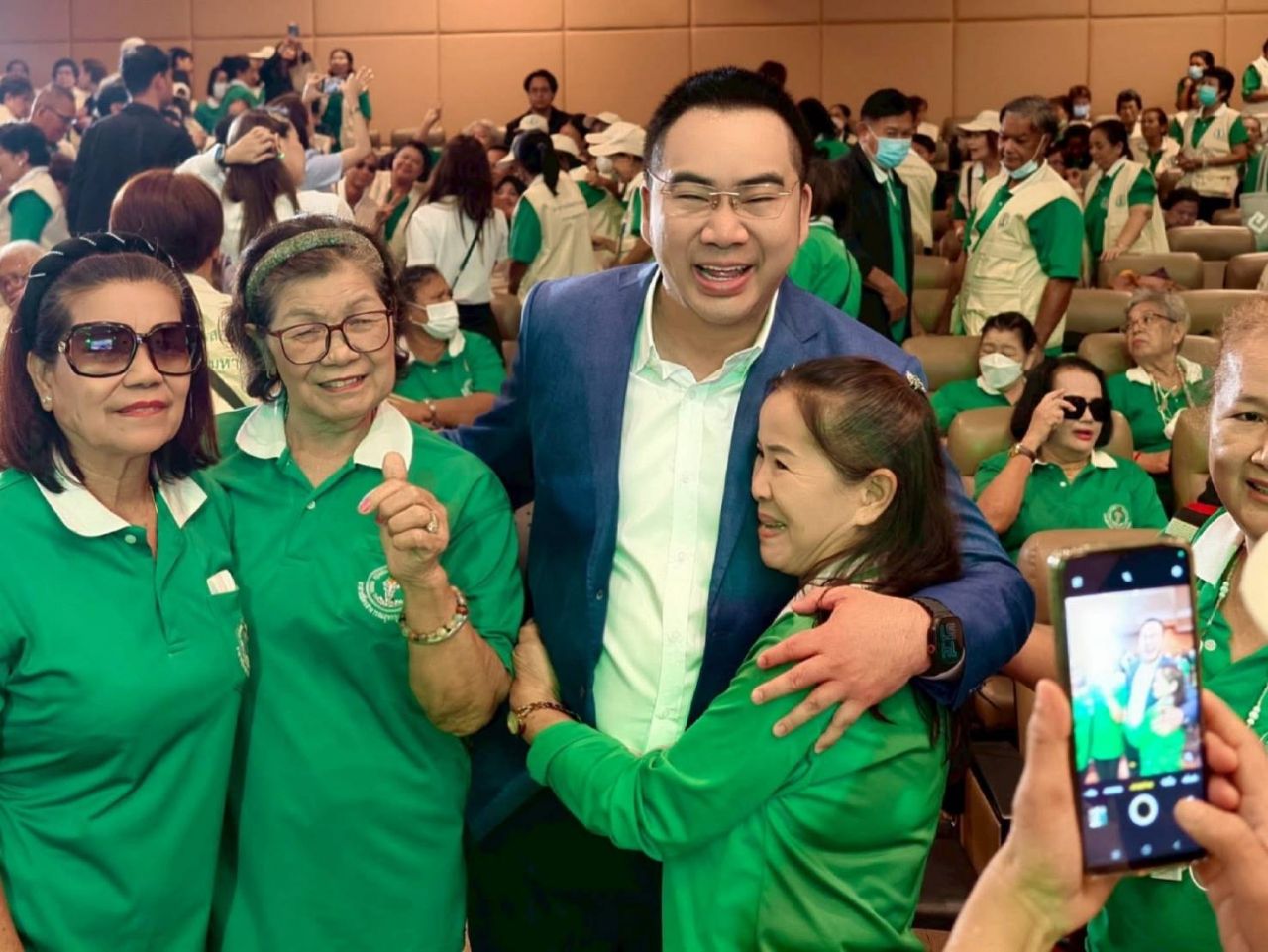“帕卢普米” 回归，准备竞选泰国为民党曼谷议员，康纳耀-彭古比民众响应