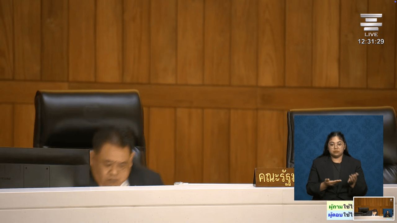 “部长瓦拉乔特” 回答议员问题后滑下椅子,急忙澄清只是椅子滑动 (视频)