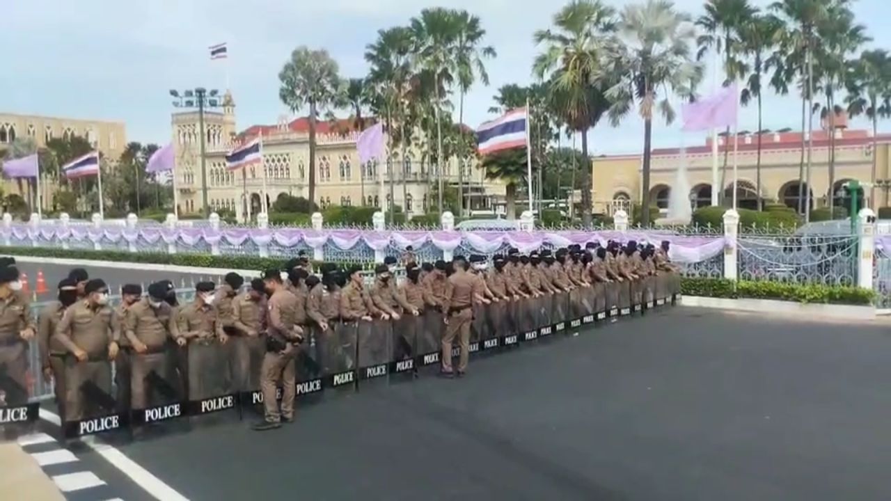泰国改革学生和人民联盟（คปท.）集会施压总理因通话录音事件下台