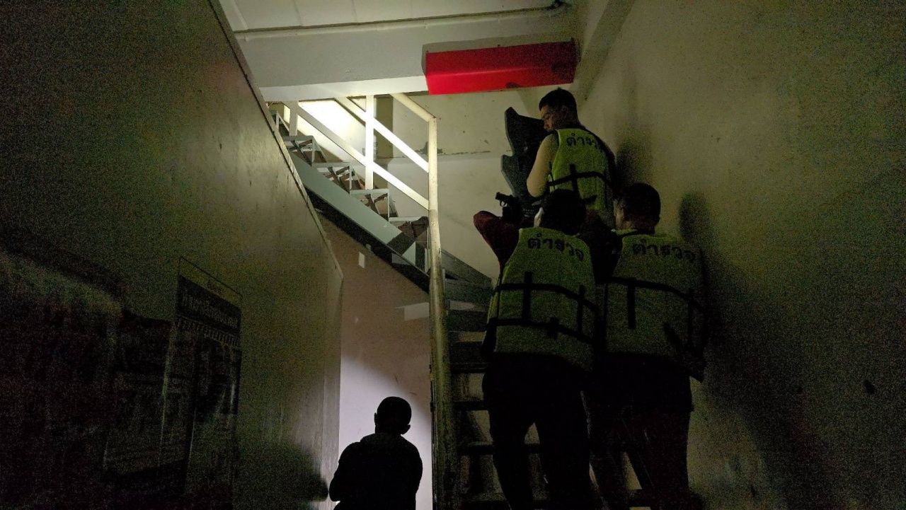 警察确认真实照片,“泰国54”冒雨阻止便利店抢劫,“合艾地区8”