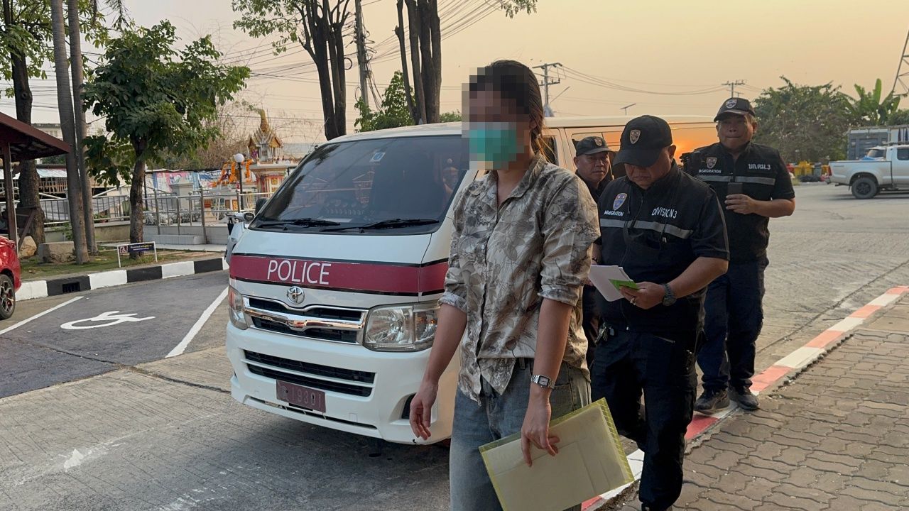 移民局在暖武里抓获缅甸女子非法从事美容行业