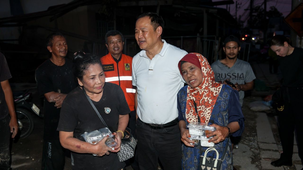 总理携“萨比达”突袭合艾第8区 村民表示一无所有