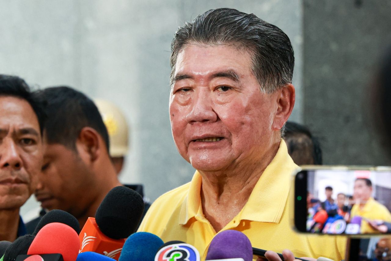 转告“安瓦尔”让柬埔寨停止射击，我们才能谈判，不能接受以泰国平民为目标