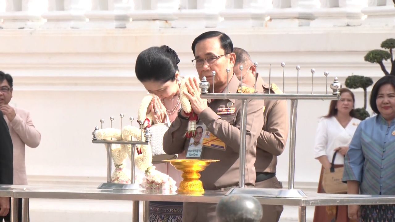 “枢密院主席 - 大将巴育 - 总理” 拜会僧王 纪念生日