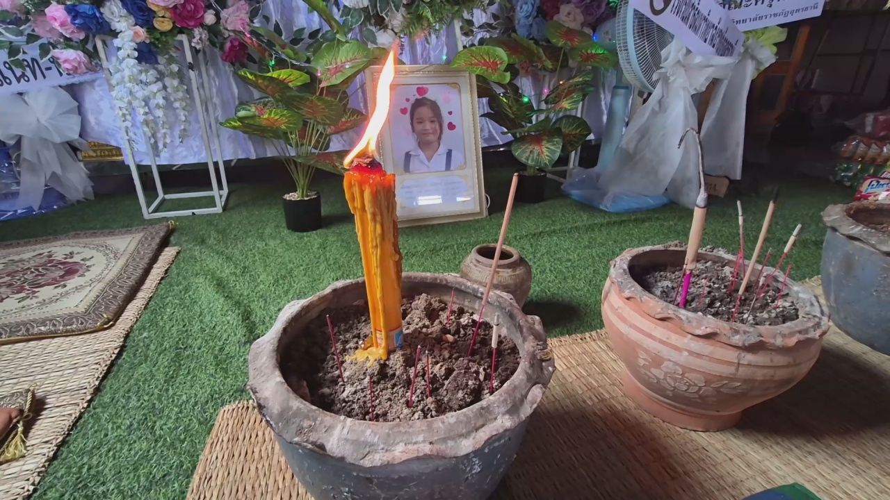 事故警示：摇摆列车击中三年级小学生致肝脏破裂死亡