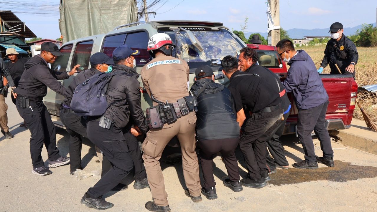 “达姆纳斯”带领四个部门继续推进合艾，分发太阳能板解决电力问题