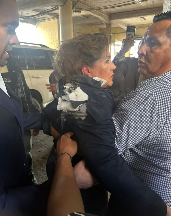 突发事件:神秘人物向洪都拉斯女议员投掷手榴弹,议会一片混乱(视频)