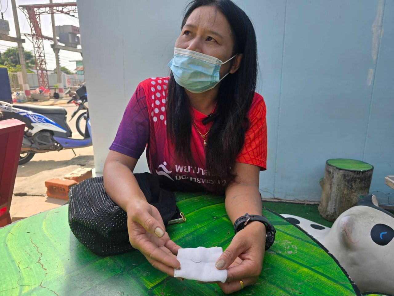 这不是鱼骨梗喉，女子发现长铁杆插入臼齿，不相信是遭巫术（视频）