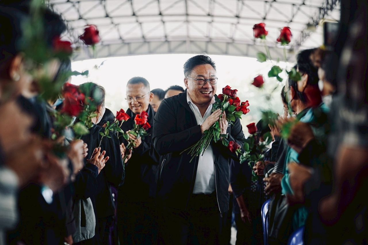 朱尔潘率领为泰党推进南奔 宣布无贫困-债务解除政策 不怕解散国会 准备迎接选举