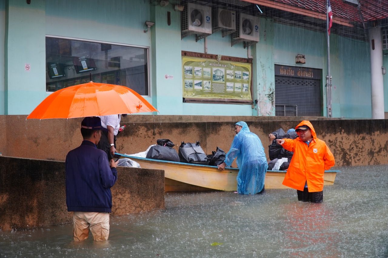 也拉危机 洪水涌入经济区 80-100厘米 群众紧急撤离