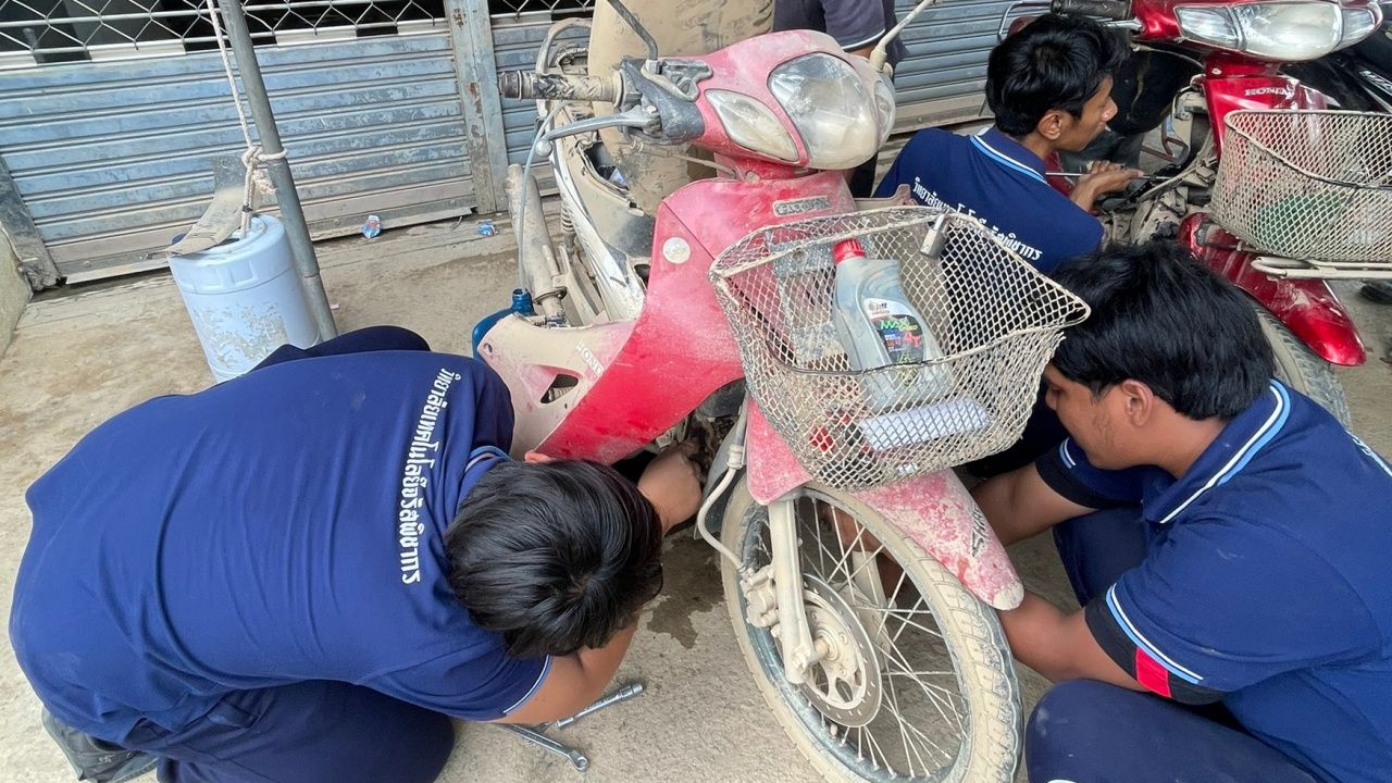 “博士艾” 率领职业团队开设摩托车维修点，迅速恢复公众生产设备