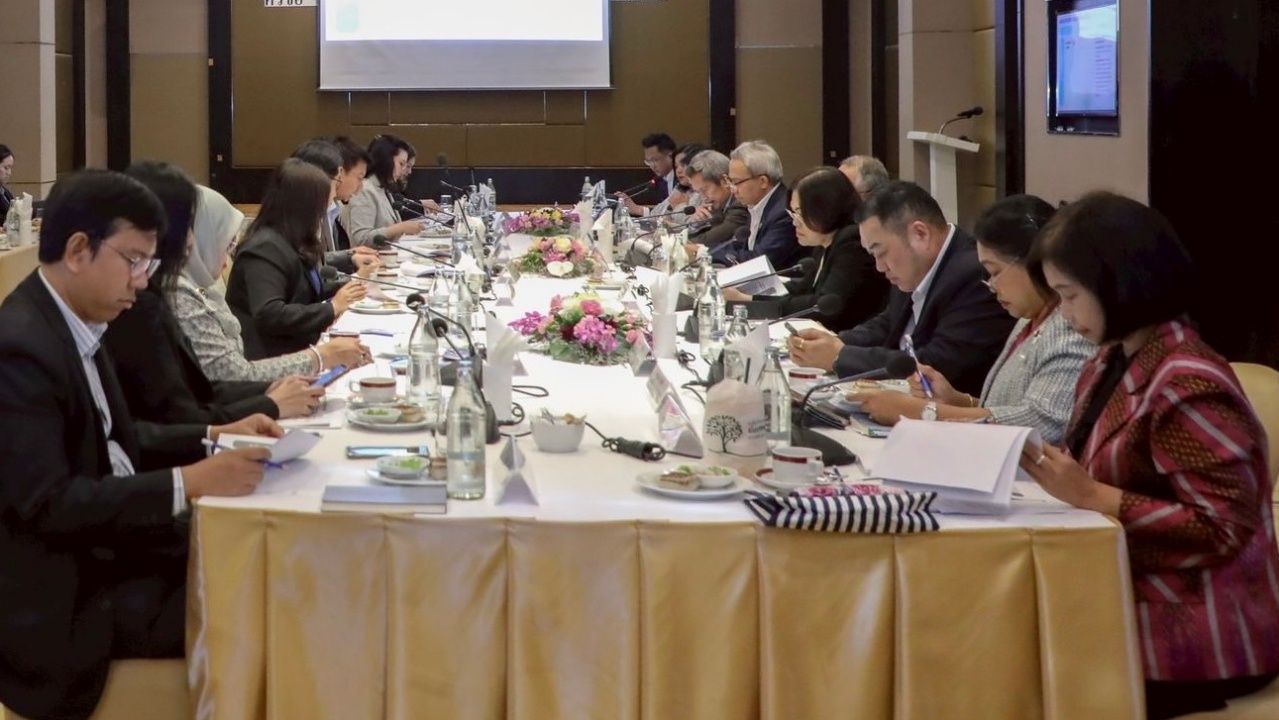 社会发展部与四个机构和专家小组商讨，同意延长退休年龄以应对人口危机