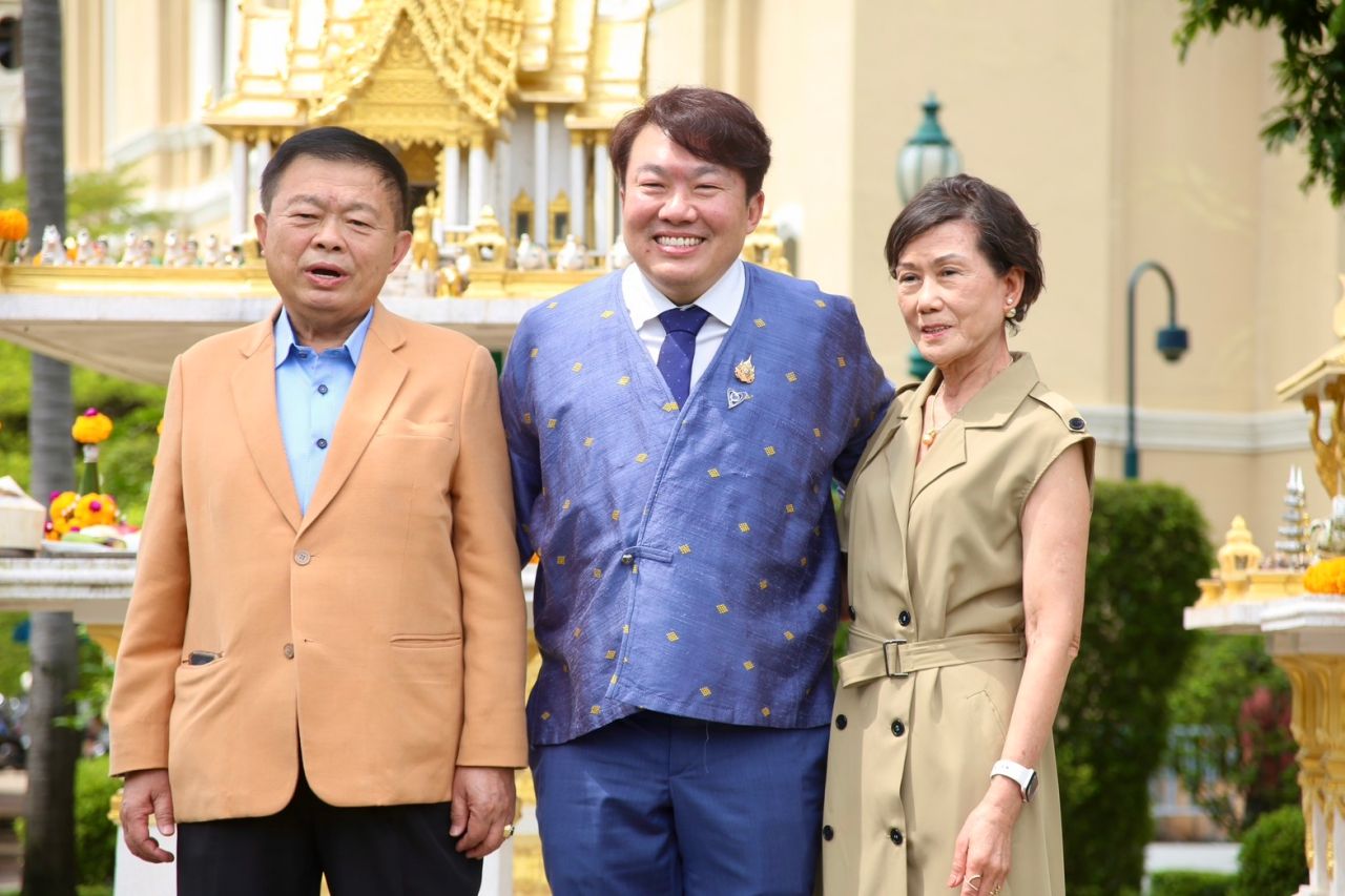 “西里蓬” 新任政府发言人拜访政府大楼的圣地，表示泰国边境问题将不妥协