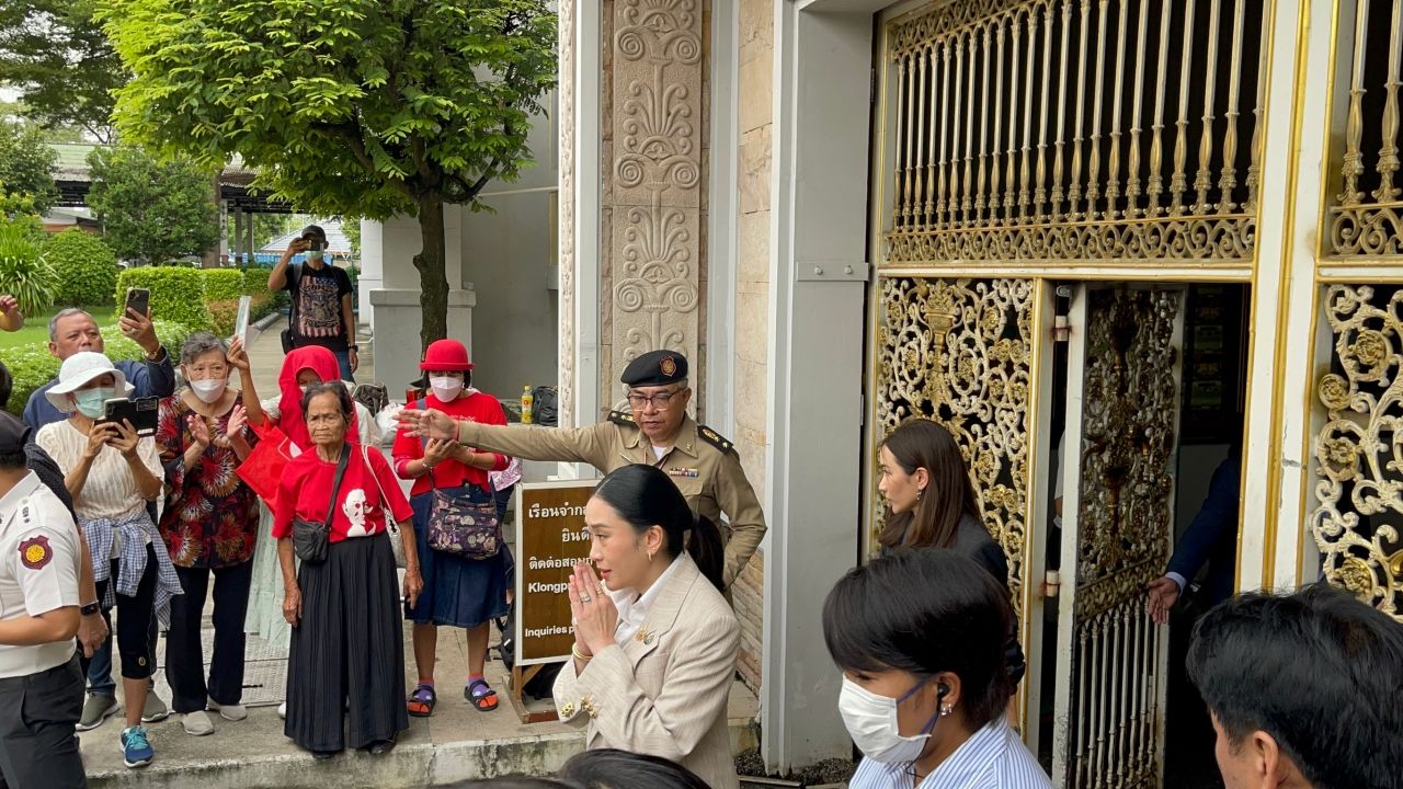 英克担忧塔克辛的健康，称其坚强，无特别要求，感谢支持