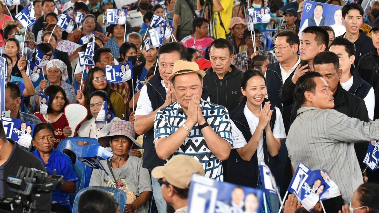 “阿努廷” 希望北碧府第4区选民选择后辈支持其父 宣布要让泰国人民过上好日子