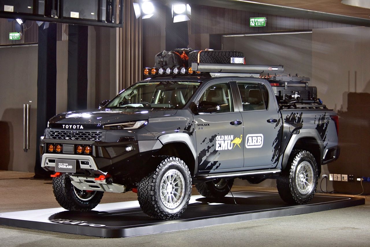 实车改装版 TOYOTA HILUX TRAVO DOUBLE CAB 4TREX 2.8 OVERLAND PLUS AT