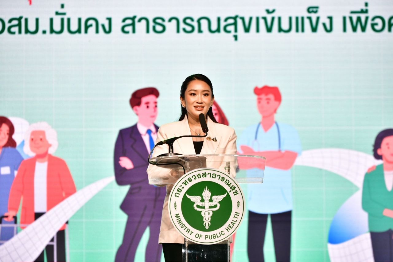 “英”总理回避回答最低工资上调至400泰铢的问题，指示公共卫生部门与民众沟通预防疾病