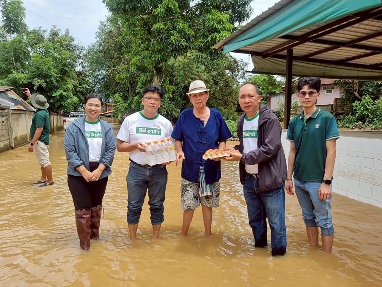 CPF 与 CP 集团携手应对每次危机，持续帮助北部地区洪灾，传递关爱与餐点