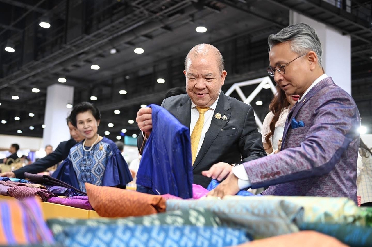 “พิชัย” เปิดงาน “Crafts Bangkok 2025” หนุน SACIT ผลักดันไทยเป็นศูนย์กลางหัตถกรรมแห่งอาเซียน