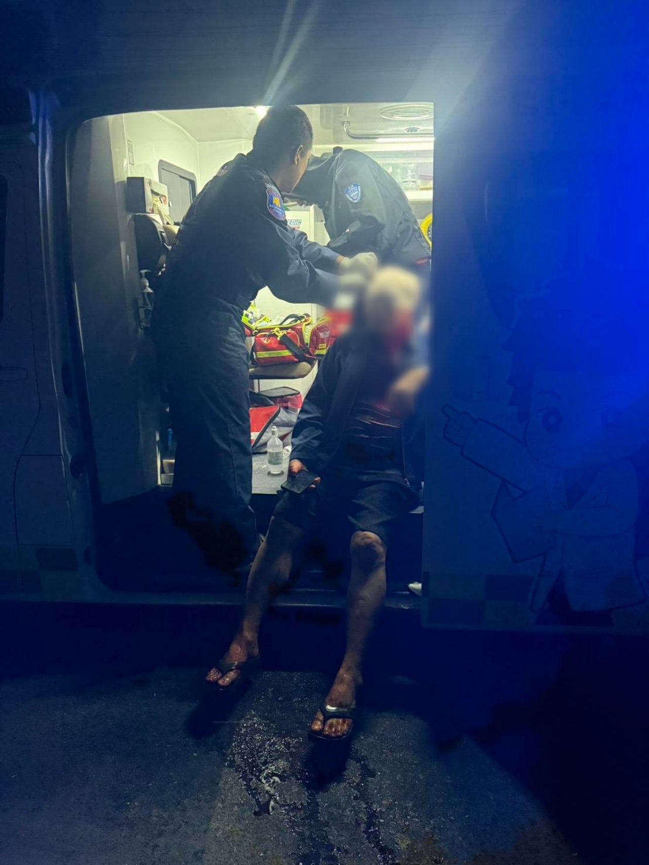 皮卡撞“大象”,司机受伤,官员紧急追踪大象动向