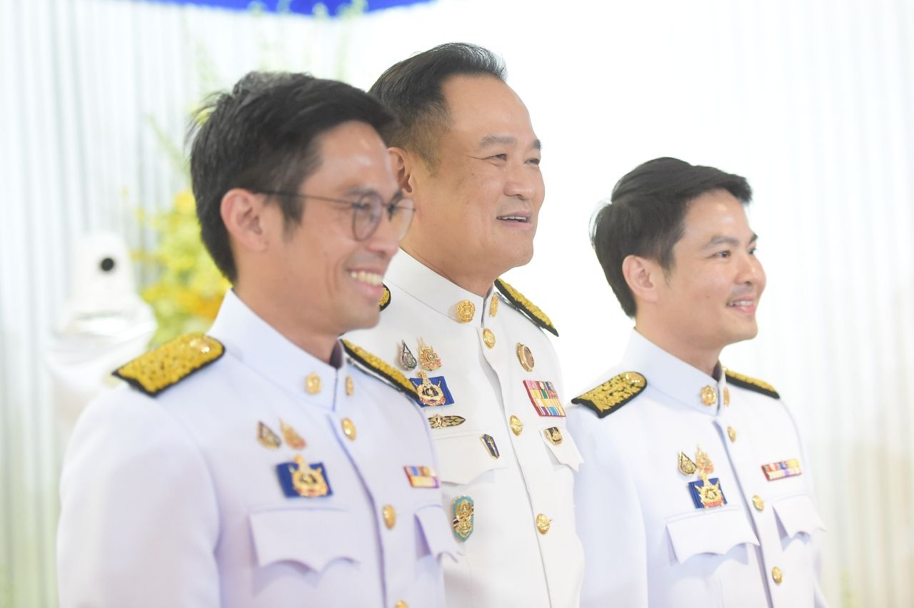总理透露，明天会完成内阁文件，“萨泰塔”送花篮表示祝贺