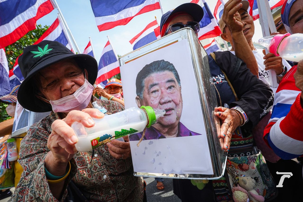 抗议团体袭击国防部 要求明确立场解决泰柬边界问题